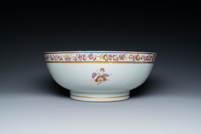 A large Chinese export porcelain punch bowl and dish with a view on Philadelphia, Qianlong