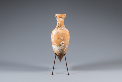 Een Romeinse terracotta amfoor voor het transport van wijn, 1e eeuw v.C.