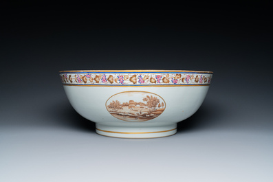 A large Chinese export porcelain punch bowl and dish with a view on Philadelphia, Qianlong