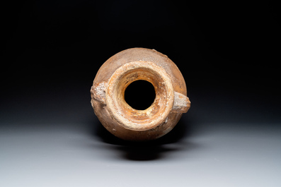 Een Romeinse terracotta amfoor voor het transport van wijn, 1e eeuw v.C.
