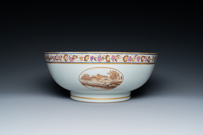 A large Chinese export porcelain punch bowl and dish with a view on Philadelphia, Qianlong
