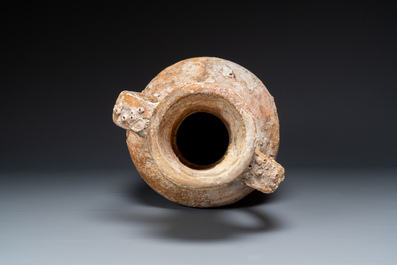 Een Romeinse terracotta amfoor voor het transport van wijn, 1e eeuw v.C.