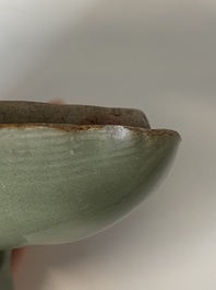 Br&ucirc;le-parfum en forme de canard en porcelaine de Chine c&eacute;ladon de Longquan, Ming