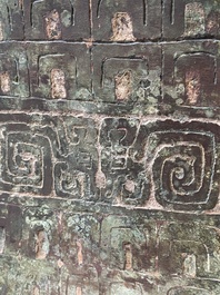 R&eacute;cipient &agrave; vin rituel archa&iuml;que en bronze inscrit Jie Fu Wu 㔾父戊, 'fanghu', Chine, Zhou de l'Ouest