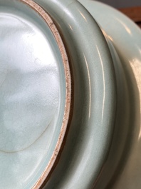 Een Chinese Longquan celadon penselenwasser, Song of later