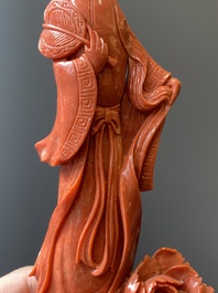 A Chinese red coral figure of a lady with a fan, 19/20th C.