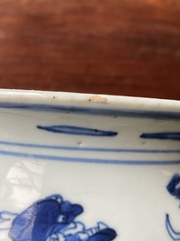 Br&ucirc;le-parfum en porcelaine de Chine en bleu et blanc &agrave; d&eacute;cor de dragons, Kangxi