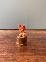 Sculpture d'un ch&eacute;rubin en corail rouge, Trapani, Italie, 19&egrave;me