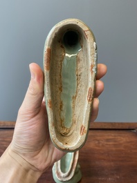 Br&ucirc;le-parfum en forme de canard en porcelaine de Chine c&eacute;ladon de Longquan, Ming