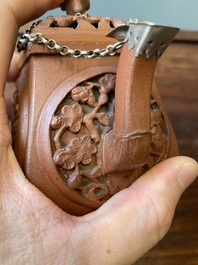 Een Chinese opengewerkte dubbelwandige Yixing steengoed theepot, Kangxi
