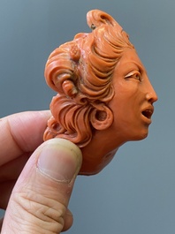 Sculpture d'une t&ecirc;te de femme en corail rouge, Trapani, Italie, 19&egrave;me