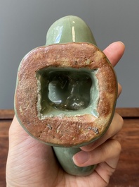 Br&ucirc;le-parfum en forme de canard en porcelaine de Chine c&eacute;ladon de Longquan, Ming