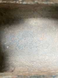 R&eacute;cipient &agrave; vin rituel archa&iuml;que en bronze inscrit Jie Fu Wu 㔾父戊, 'fanghu', Chine, Zhou de l'Ouest