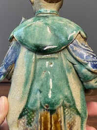 Deux figures en gr&egrave;s porcelaineux polychrom&eacute;, probablement Shiwan, 19&egrave;me