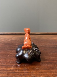 Sculpture d'un gar&ccedil;on en corail rouge, Chine, 19/20&egrave;me