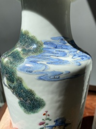 Een paar Chinese famille rose rouleau vazen, Qianlong merk, Republiek