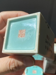 Deux pots &agrave; pinceaux et un pot &agrave; eau en porcelaine de Chine qianjiang cai et grisaille, signature de Cheng Men 程門 et marques de Qianlong, 20&egrave;me