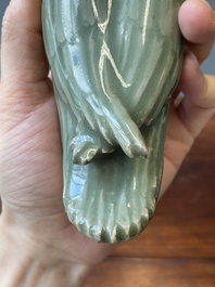 Br&ucirc;le-parfum en forme de canard en porcelaine de Chine c&eacute;ladon de Longquan, Ming