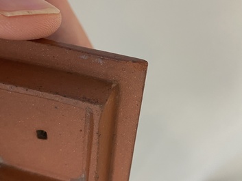 Een Chinese opengewerkte dubbelwandige Yixing steengoed theepot, Kangxi