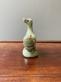 Br&ucirc;le-parfum en forme de canard en porcelaine de Chine c&eacute;ladon de Longquan, Ming