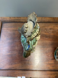 Deux figures en gr&egrave;s porcelaineux polychrom&eacute;, probablement Shiwan, 19&egrave;me