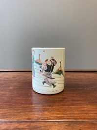 Een Chinese famille rose penselenbeker, 'bitong', Yongzheng