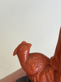 Sculpture d'une femme avec des p&ecirc;ches en corail rouge, Chine, 19/20&egrave;me