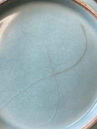 Een Chinese Longquan celadon penselenwasser, Song of later