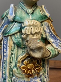 Deux figures en gr&egrave;s porcelaineux polychrom&eacute;, probablement Shiwan, 19&egrave;me