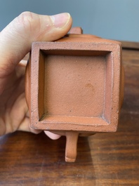 Een Chinese opengewerkte dubbelwandige Yixing steengoed theepot, Kangxi