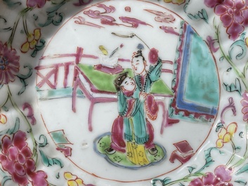 Een Chinese famille rose 'Xi Xiang Ji' kop en schotel, Yongzheng