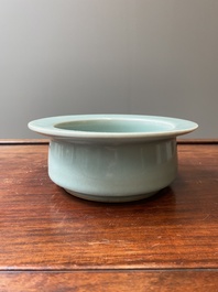 Een Chinese Longquan celadon penselenwasser, Song of later