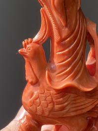 Sculpture d'une femme sur un ph&eacute;nix en corail rouge, Chine, 19/20&egrave;me