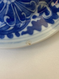 Een Chinese blauw-witte dekselvaas, Kangxi