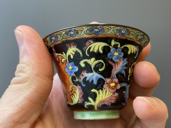 Vier Chinese Bencharong wijnkoppen met Theppanom voor de Thaise markt, 19e eeuw