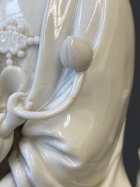 Guanyin &agrave; l'enfant en porcelaine blanc de Chine de Dehua, Kangxi/Qianlong