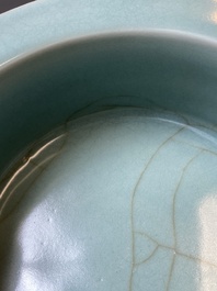 Een Chinese Longquan celadon penselenwasser, Song of later