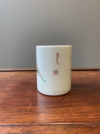 Een Chinese famille rose penselenbeker, 'bitong', Yongzheng