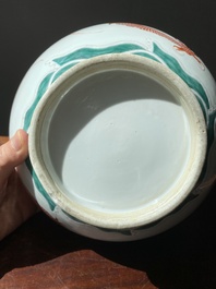 Vase de forme bouteille en porcelaine de Chine &agrave; d&eacute;cor d'un dragon en rouge de fer, 19&egrave;me