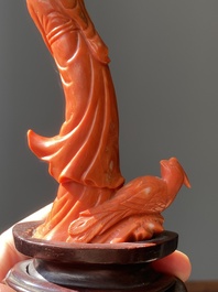 Sculpture d'une femme avec des p&ecirc;ches en corail rouge, Chine, 19/20&egrave;me