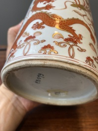 Een Chinese ijzerrode en vergulde rouleau vaas met draken, Kangxi
