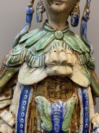 Deux figures en gr&egrave;s porcelaineux polychrom&eacute;, probablement Shiwan, 19&egrave;me