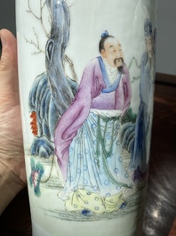 Een paar Chinese famille rose rouleau vazen, Qianlong merk, Republiek