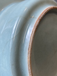 Een Chinese Longquan celadon penselenwasser, Song of later