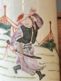 Een Chinese famille rose penselenbeker, 'bitong', Yongzheng