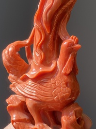 Sculpture d'une femme sur un ph&eacute;nix en corail rouge, Chine, 19/20&egrave;me