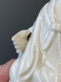 Guanyin &agrave; l'enfant en porcelaine blanc de Chine de Dehua, Kangxi/Qianlong
