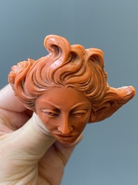 Sculpture d'une t&ecirc;te de femme en corail rouge, Trapani, Italie, 19&egrave;me