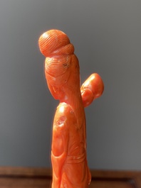 Sculpture d'une femme avec des p&ecirc;ches en corail rouge, Chine, 19/20&egrave;me