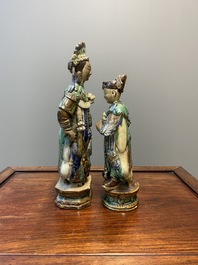 Deux figures en gr&egrave;s porcelaineux polychrom&eacute;, probablement Shiwan, 19&egrave;me